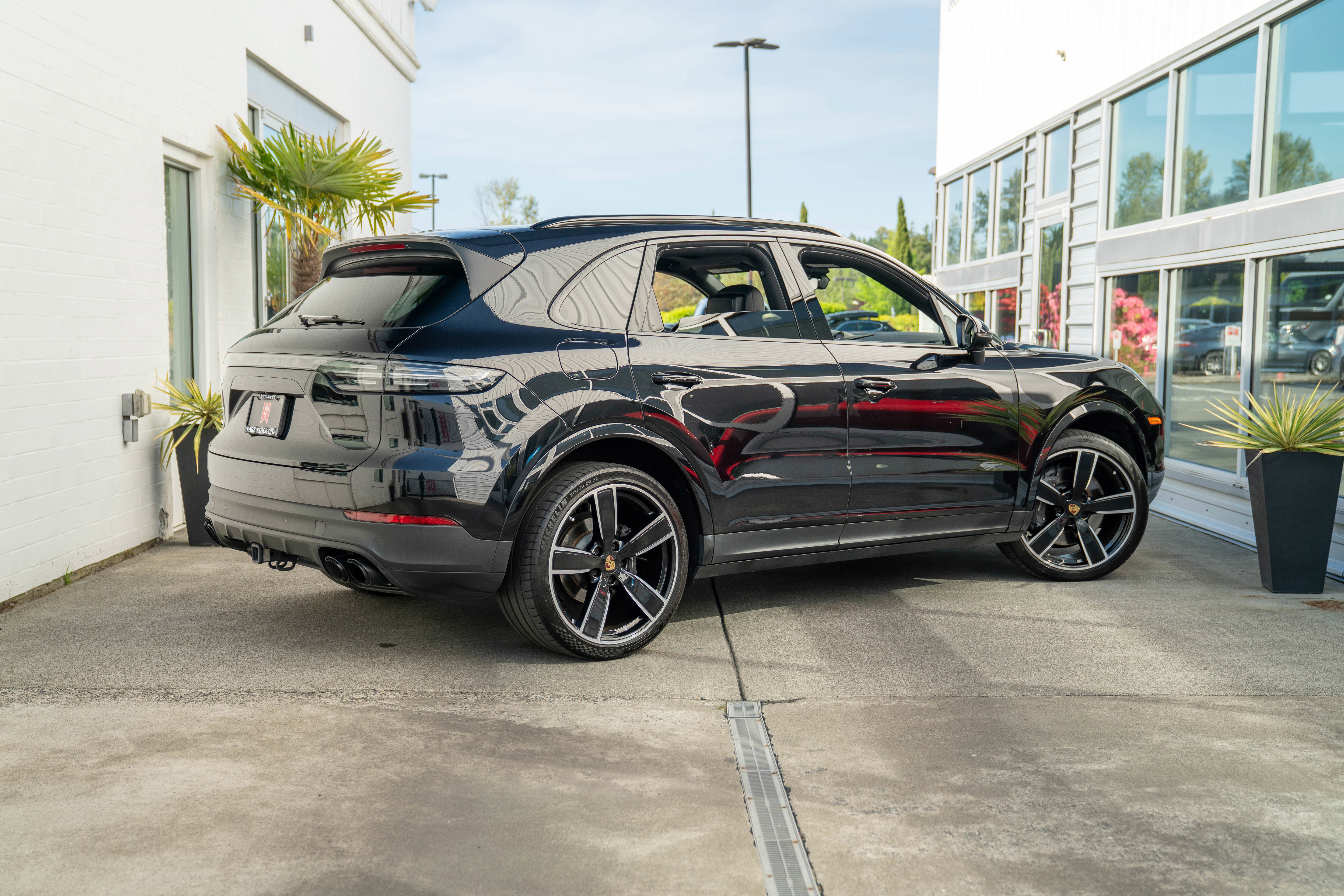 Used 2022 Porsche Cayenne AWD/4WD image 8