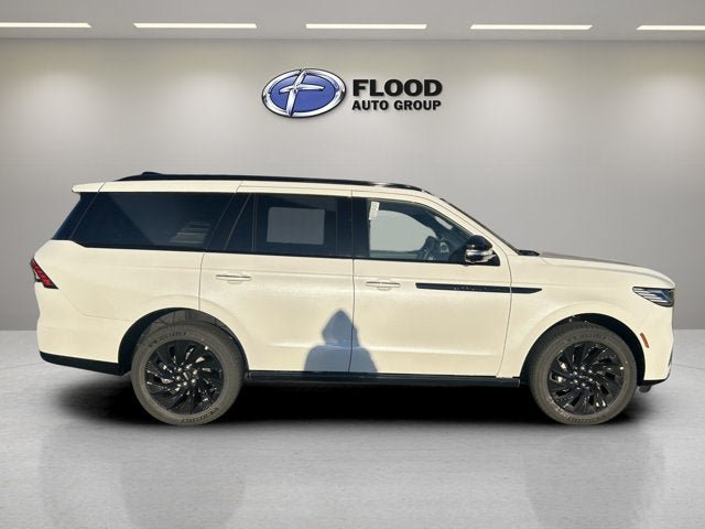 New 2027 Lincoln Navigator Reserve w/ Jet Appearance Package AWD/4WD image 4