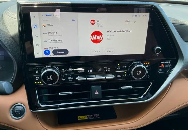 Used 2025 Toyota Highlander Platinum image 32