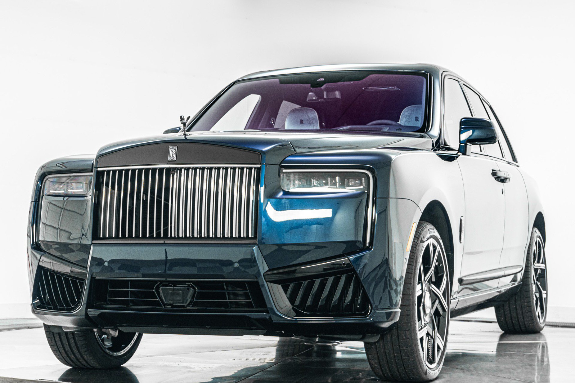 Used 2025 Rolls-Royce Cullinan Black Badge AWD/4WD image 5