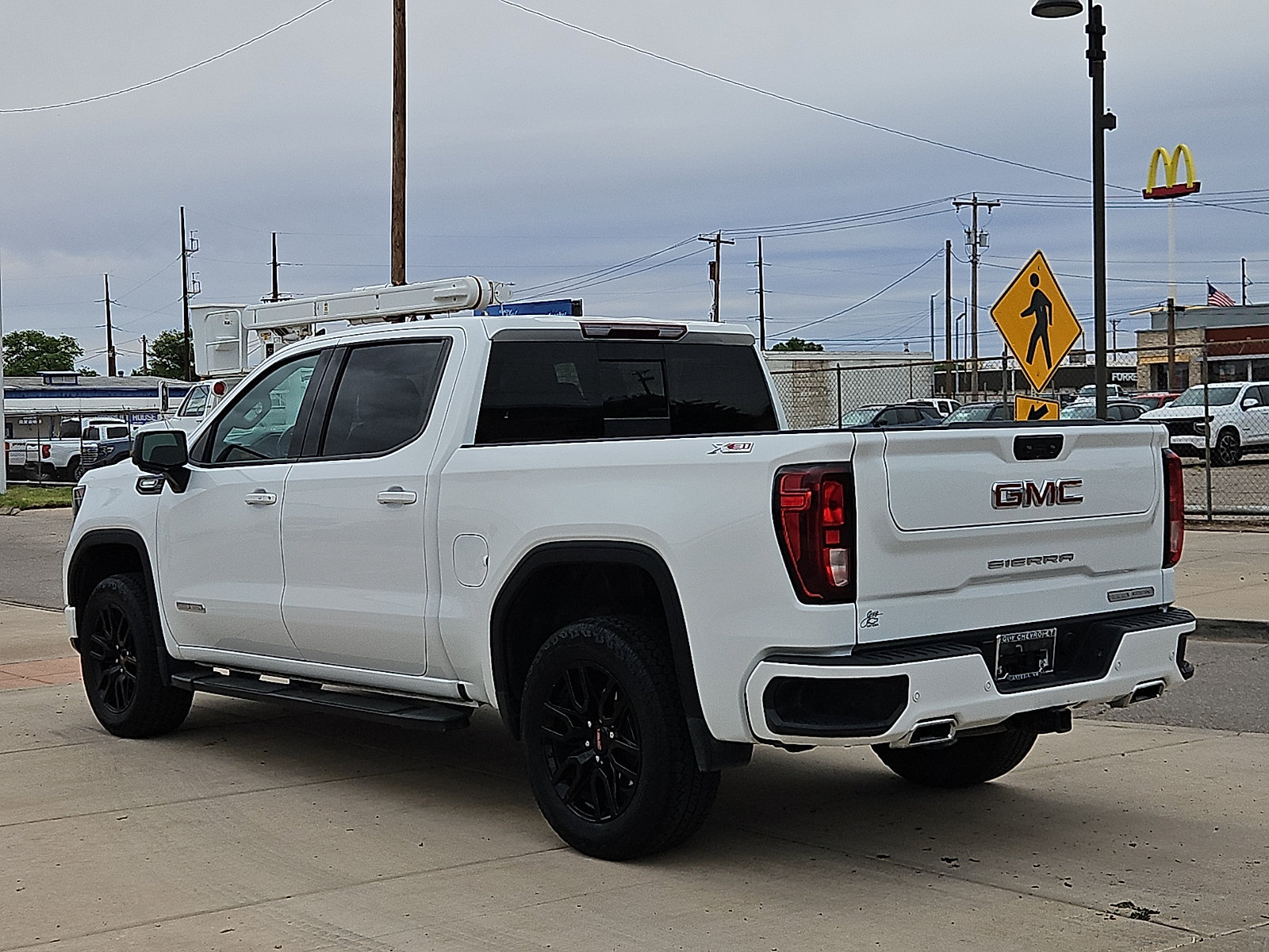 Used 2023 GMC Sierra 1500 Elevation w/ Elevation Premium Package AWD/4WD image 3