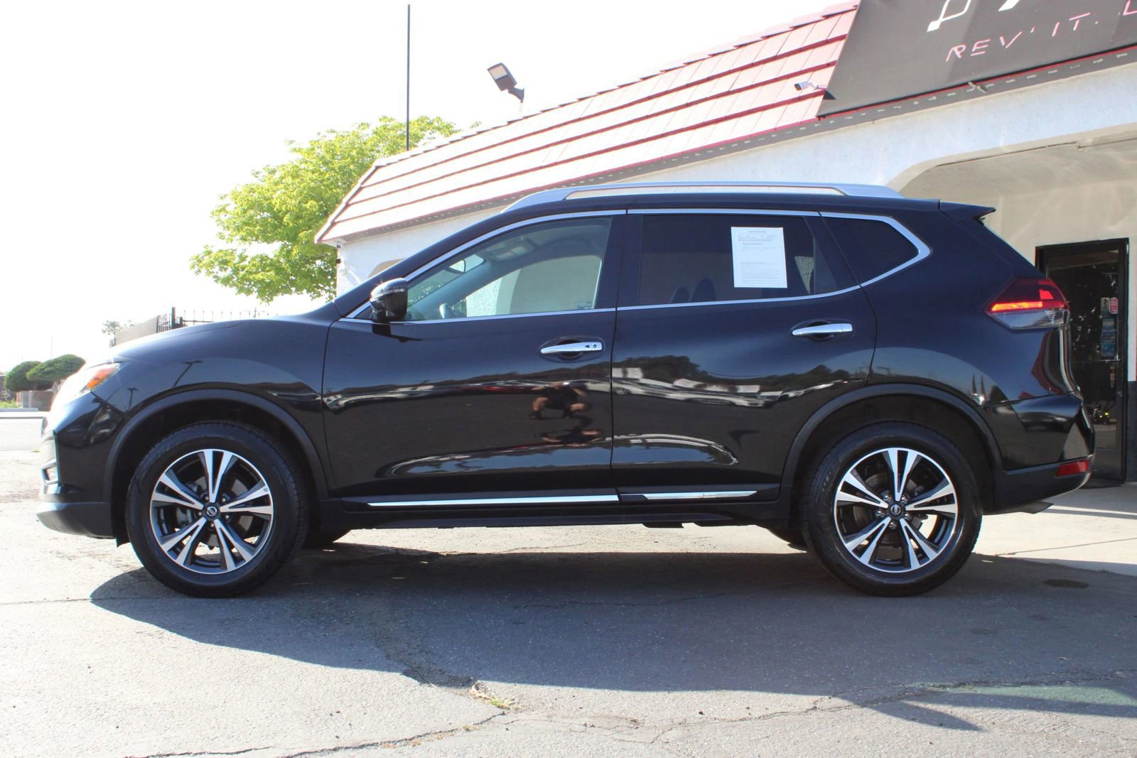 Used 2018 Nissan Rogue SL image 40