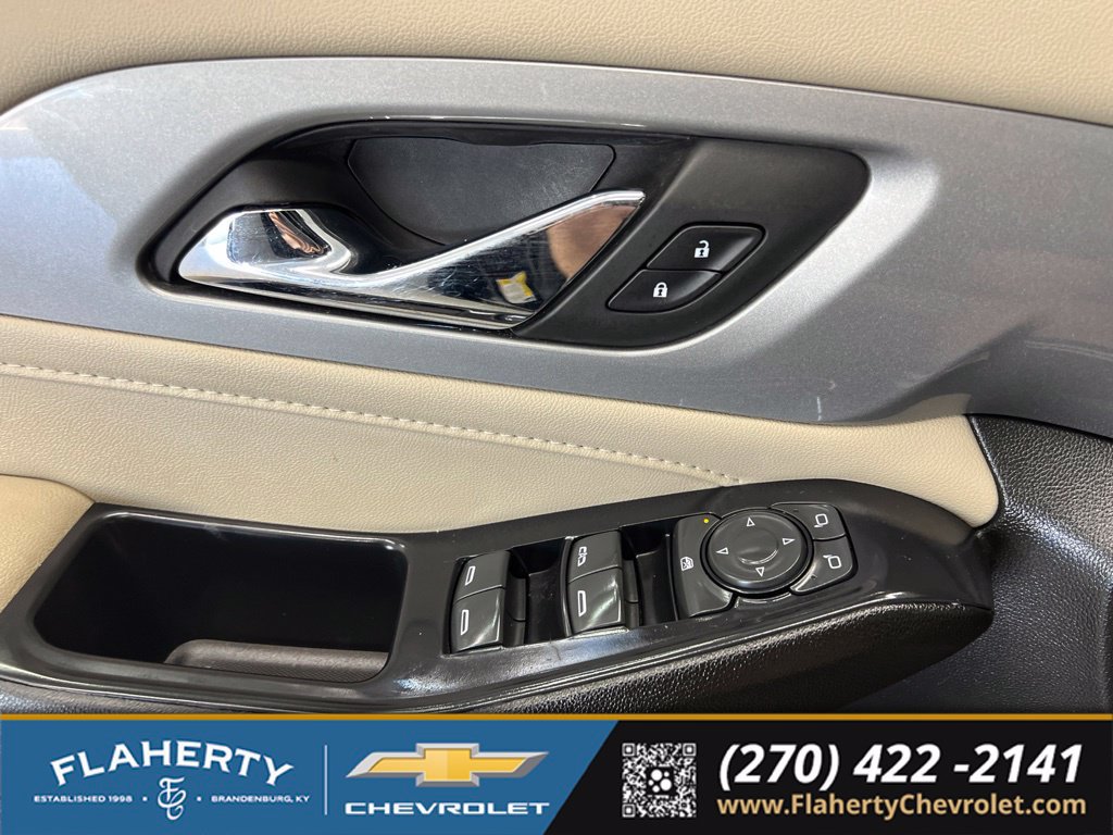 Used 2022 Chevrolet Traverse LT FWD image 22