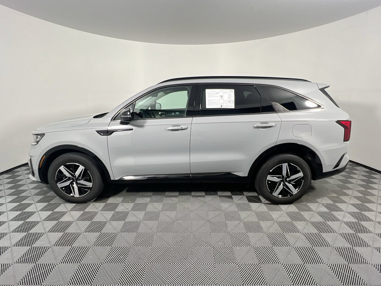 Used 2022 Kia Sorento EX w/ Panoramic Sunroof Package FWD image 7