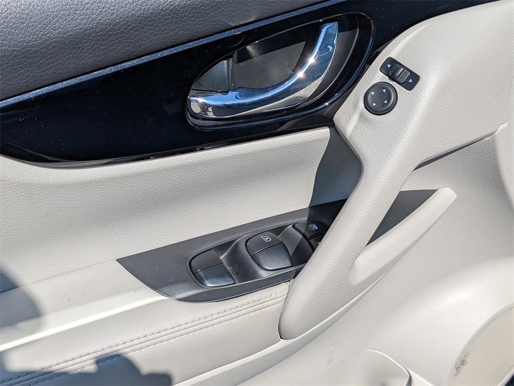 Used 2022 Nissan Rogue Sport SL image 12