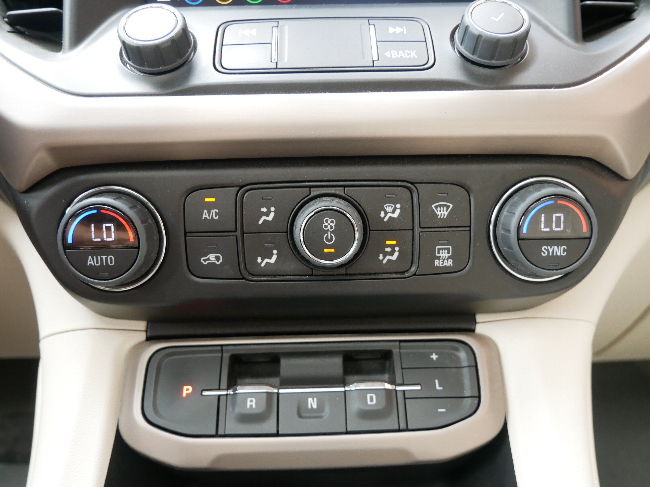 Used 2023 GMC Acadia Denali w/ Denali Ultimate Package AWD/4WD image 19