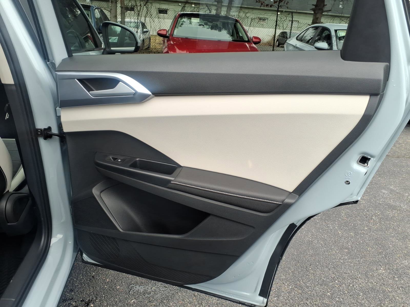 New 2026 Volkswagen Taos SE image 6