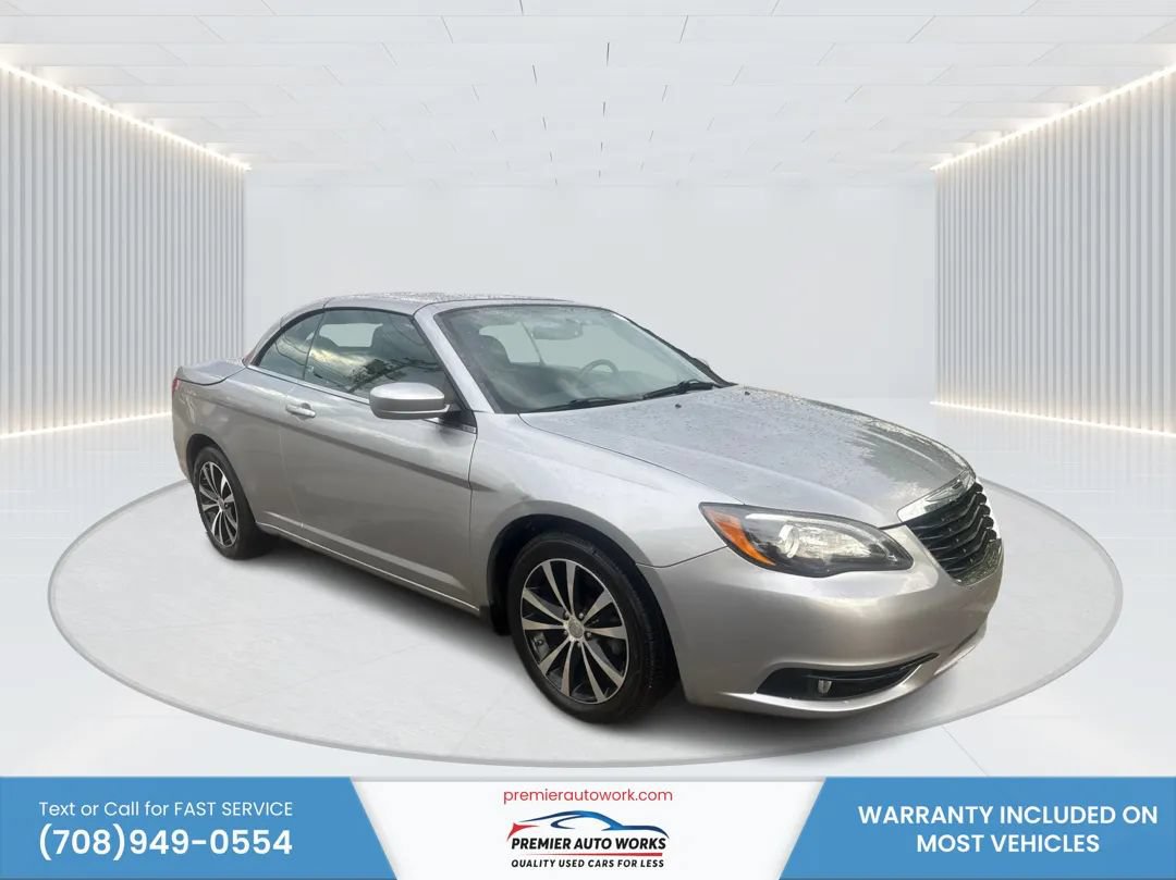 Used 2014 Chrysler 200 S FWD image 3