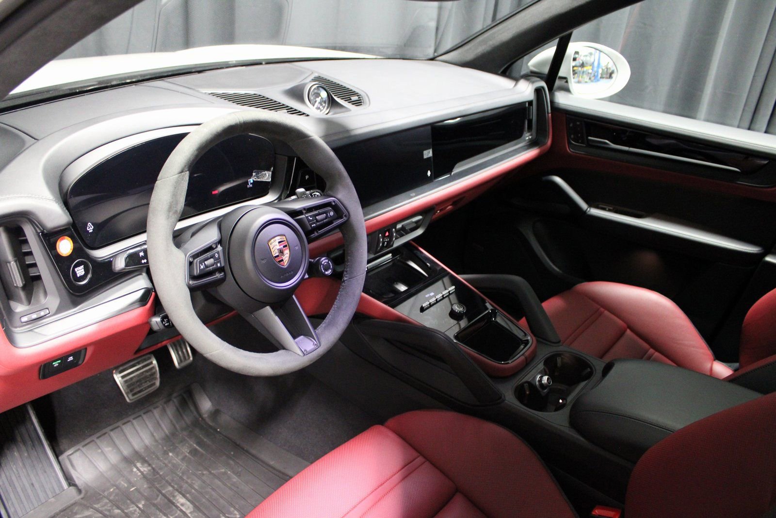 Certified 2025 Porsche Cayenne GTS image 4