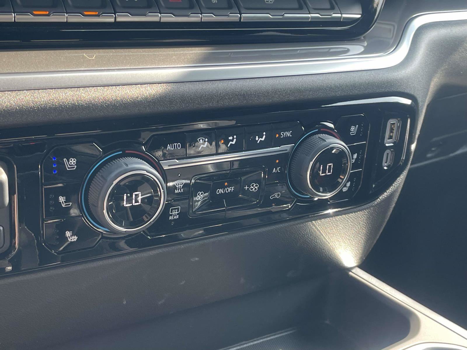 Certified 2025 Chevrolet Silverado 1500 High Country w/ High Country Premium Package AWD/4WD image 22