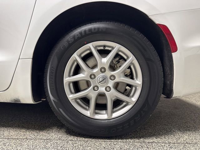 Used 2024 Chrysler Pacifica Touring-L image 17