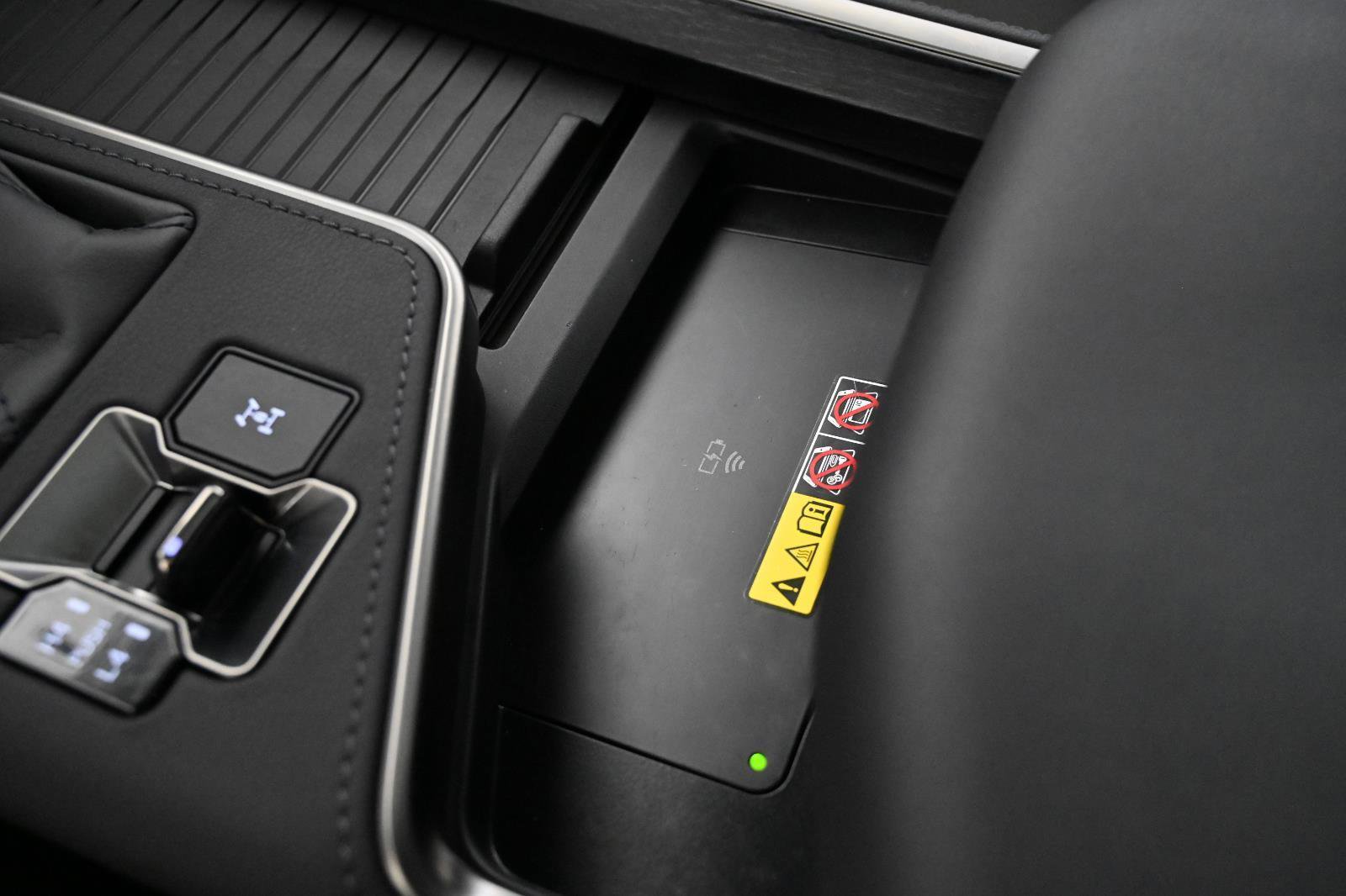 Used 2025 Lexus GX 550 w/ Accessory Package (2T) image 22