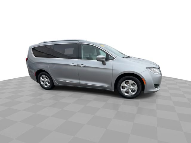 Used 2018 Chrysler Pacifica Touring-L image 9