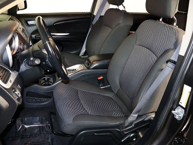 Used 2019 Dodge Journey SE w/ Connectivity Group FWD image 4