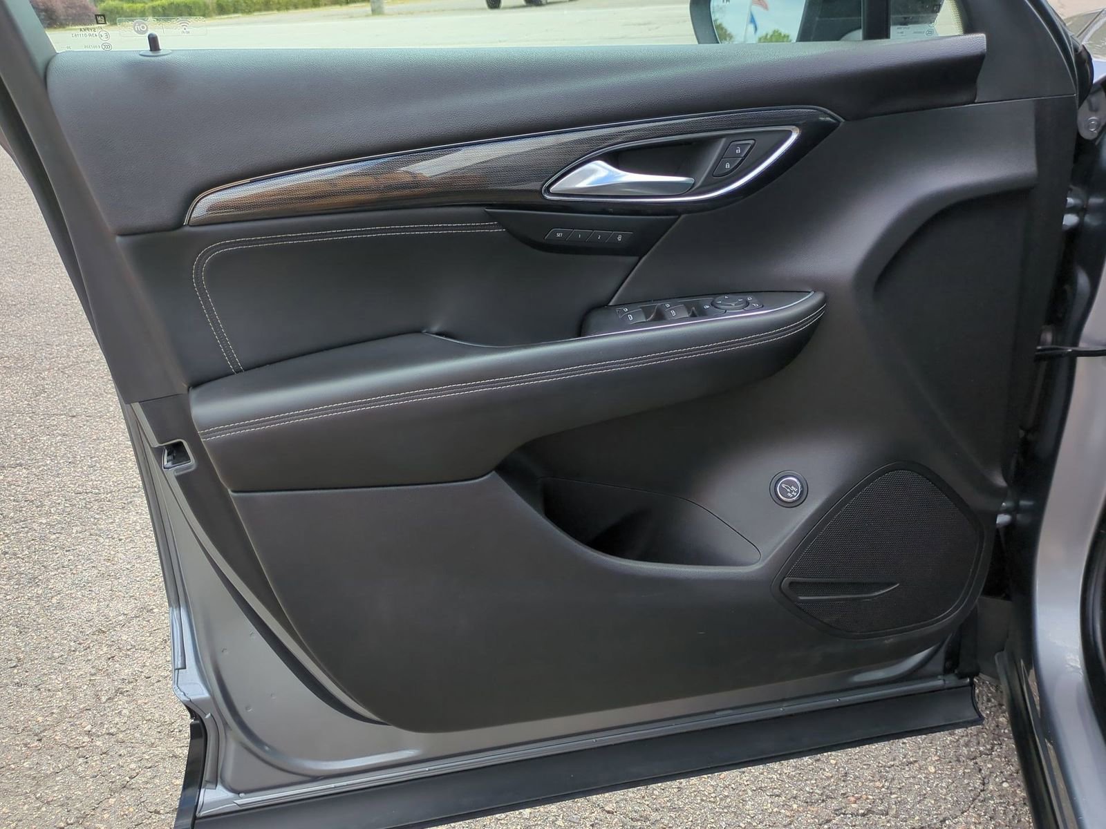 Certified 2021 Buick Envision Essence w/ Sport Touring Package image 22