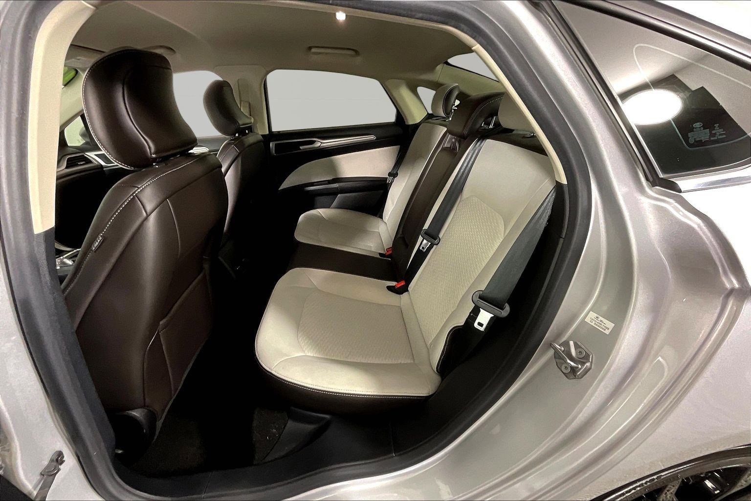 Used 2019 Ford Fusion SE w/ Equipment Group 151A image 22