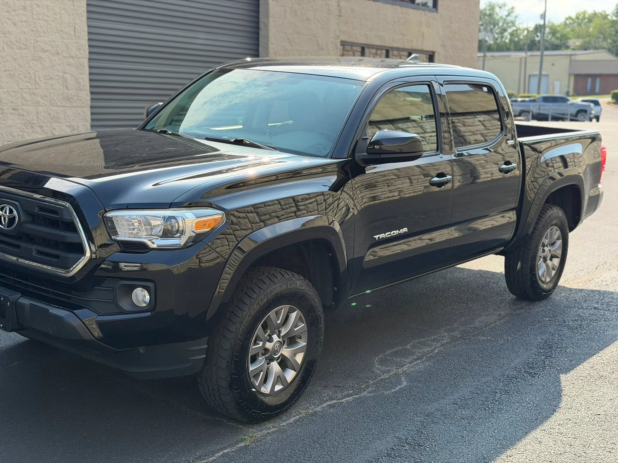 Used 2017 Toyota Tacoma SR5 w/ Tow Package AWD/4WD image 40