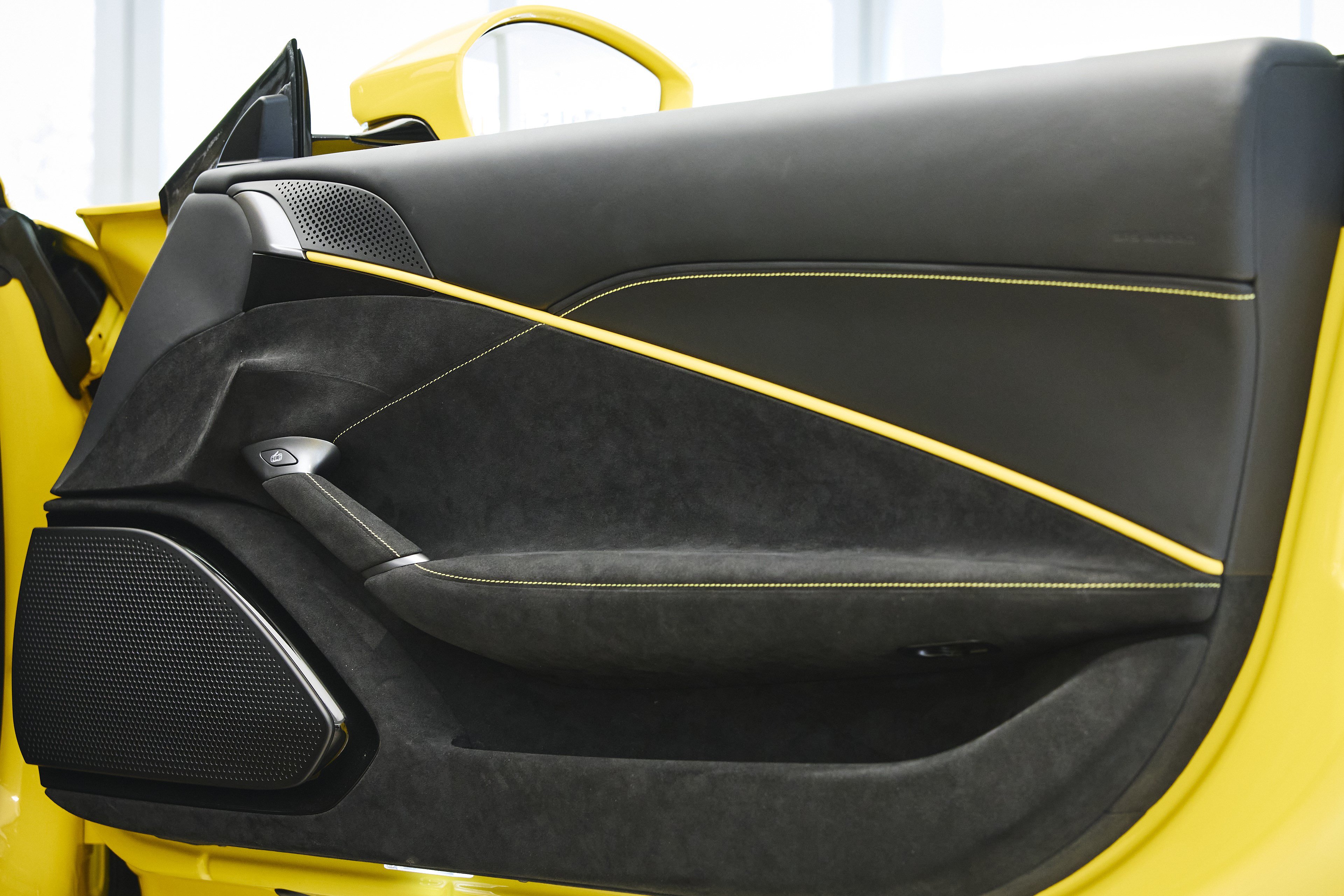 Used 2025 Ferrari Roma Spider RWD image 44