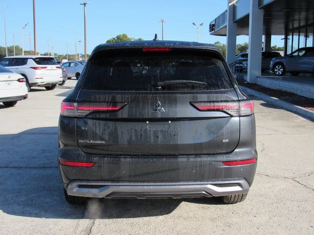New 2025 Mitsubishi Outlander SE image 4