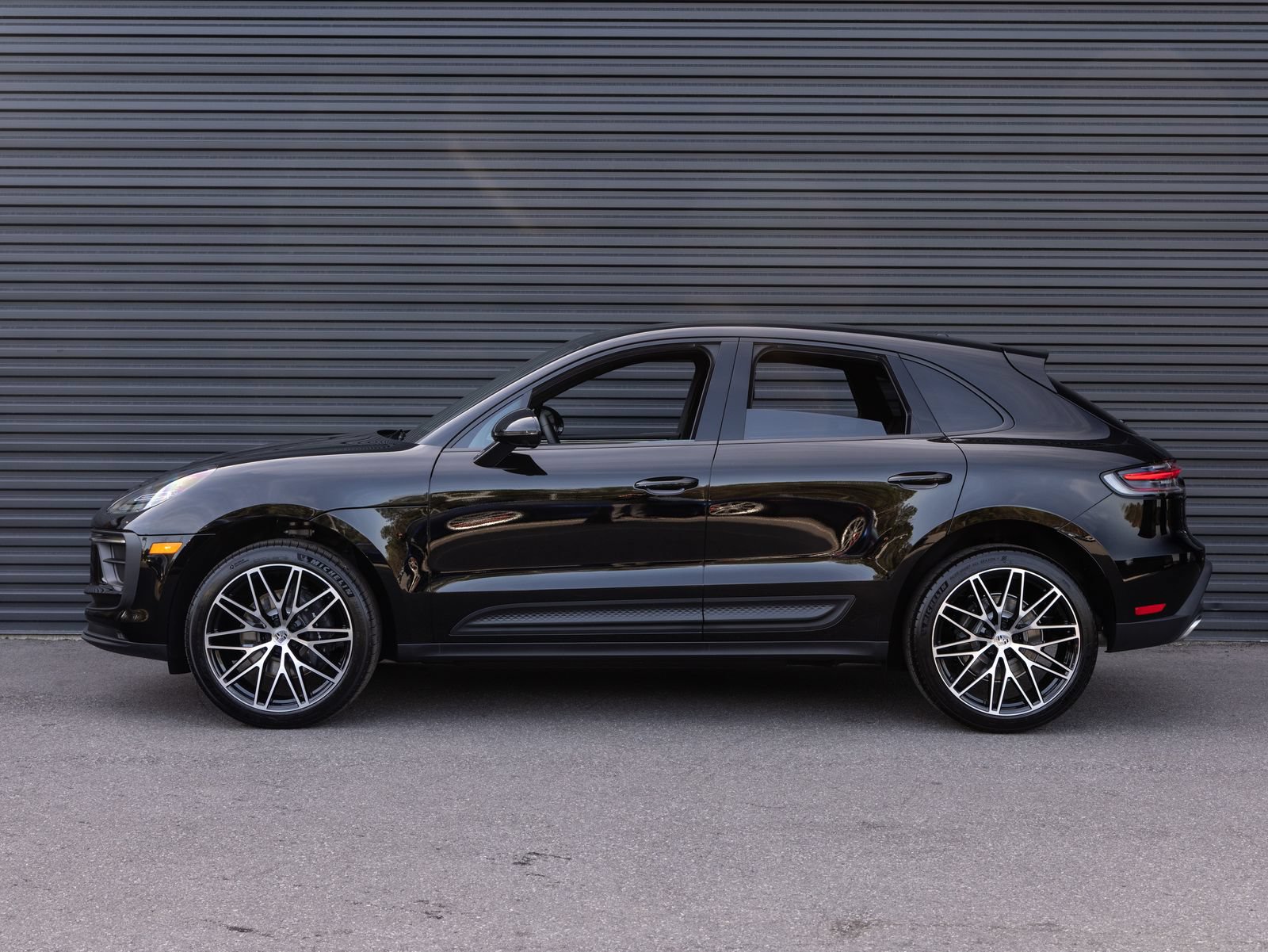 New 2026 Porsche Macan AWD/4WD image 2