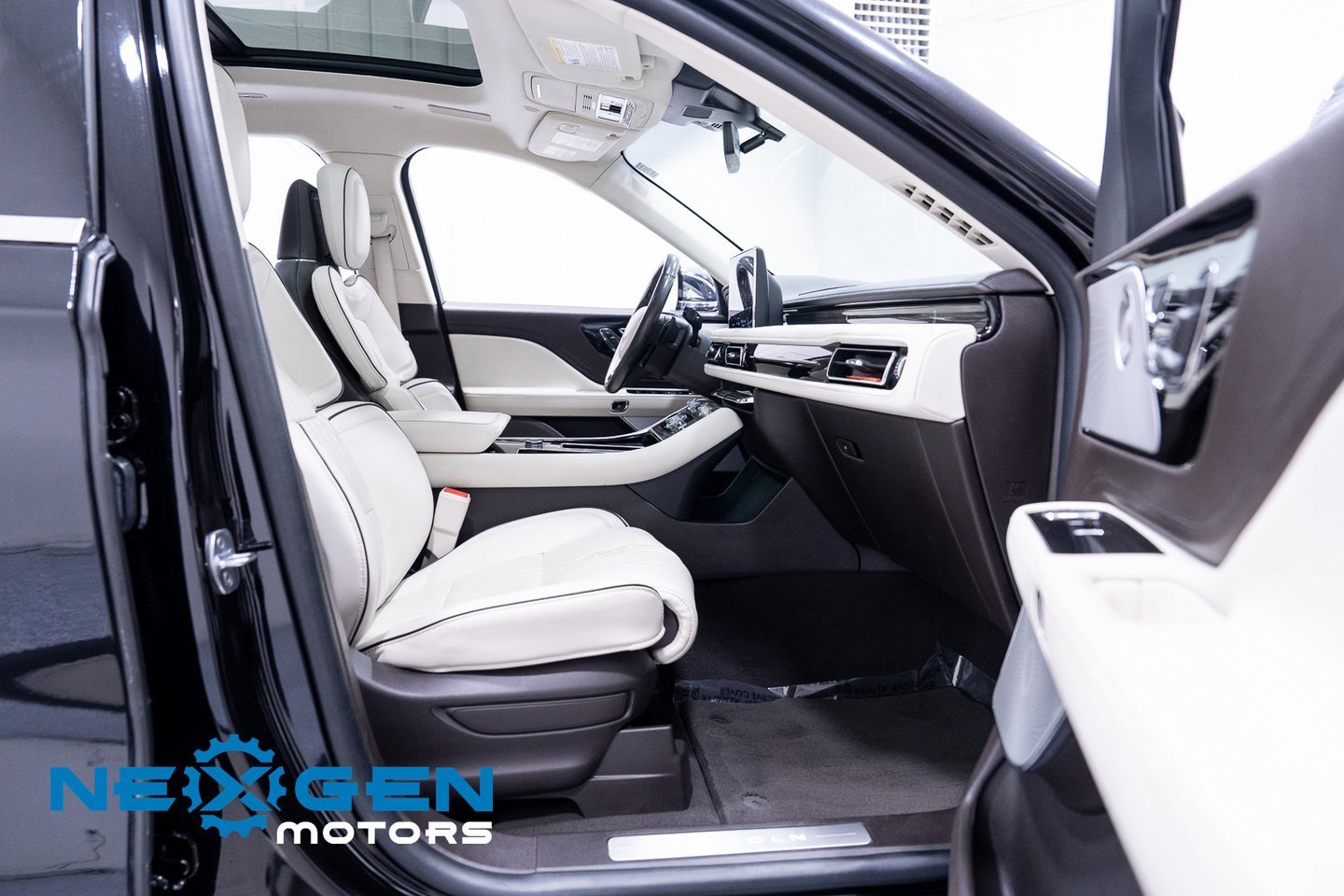 Used 2022 Lincoln Aviator Black Label w/ Dynamic Handling Package image 54