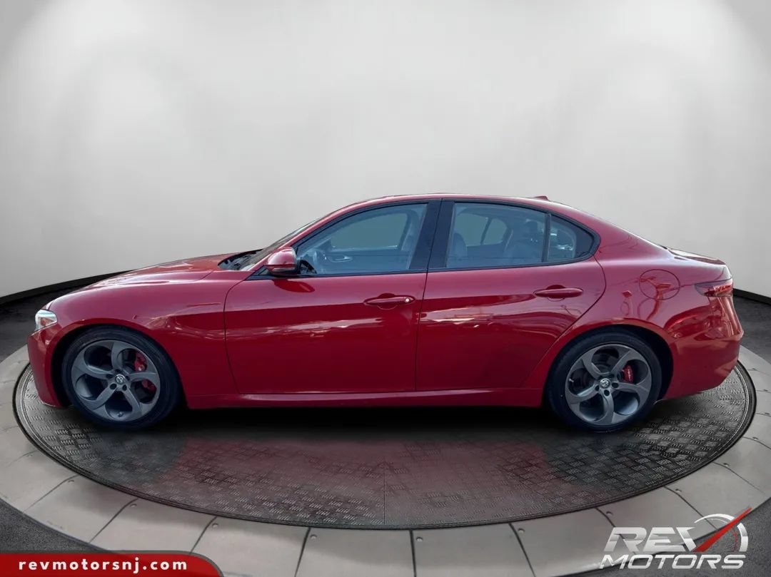 Used 2018 Alfa Romeo Giulia RWD image 2