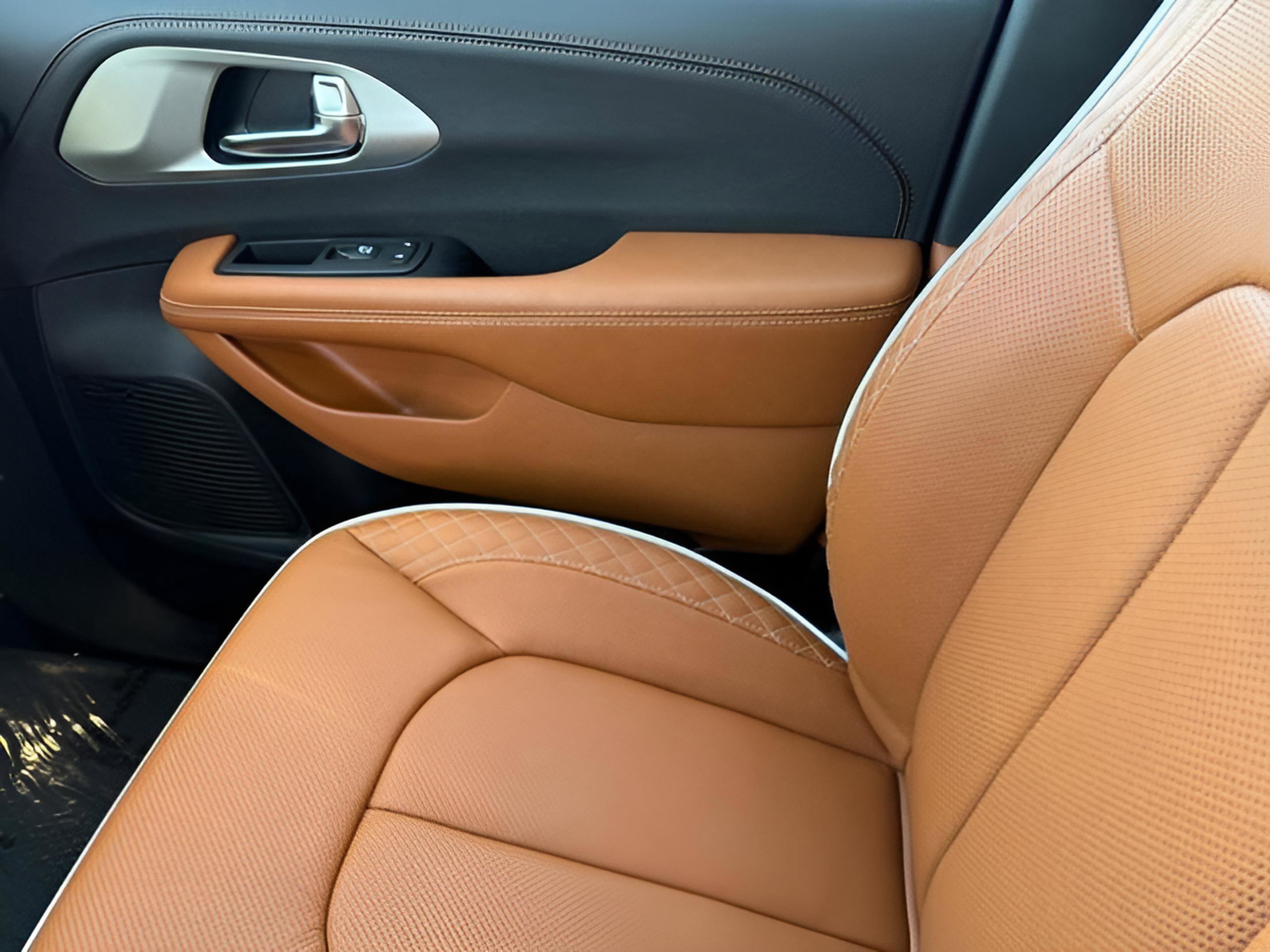New 2026 Chrysler Pacifica Pinnacle image 25