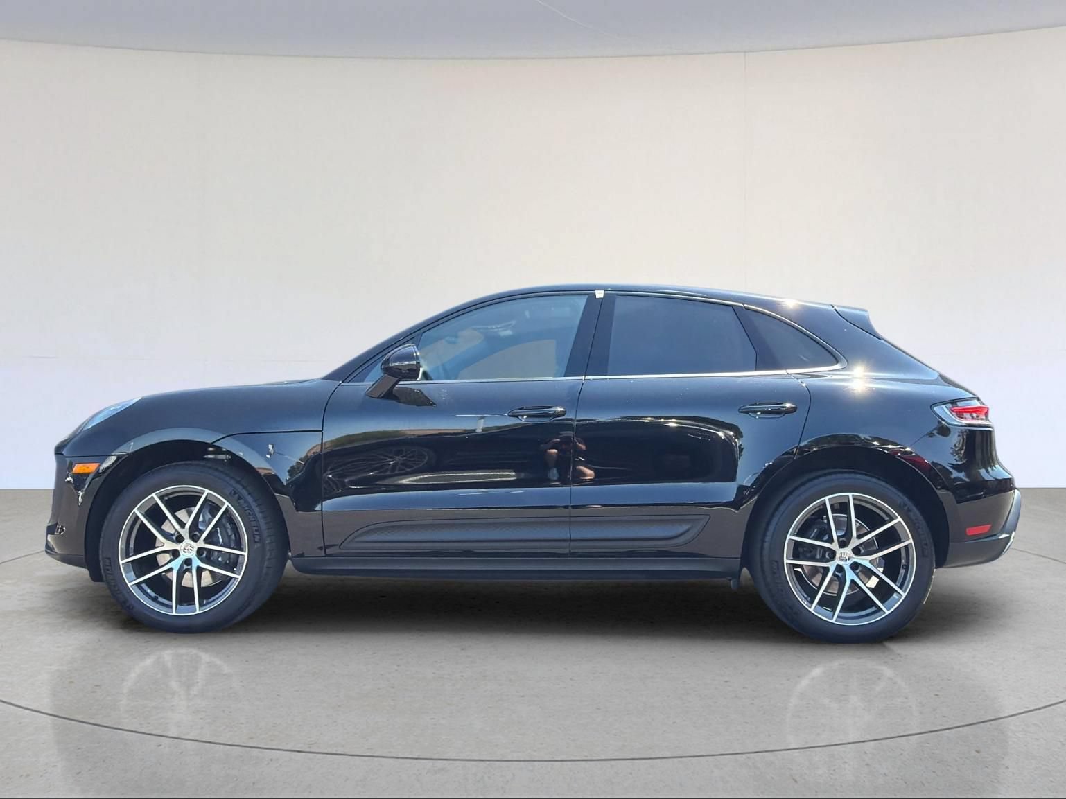 New 2026 Porsche Macan AWD/4WD image 2