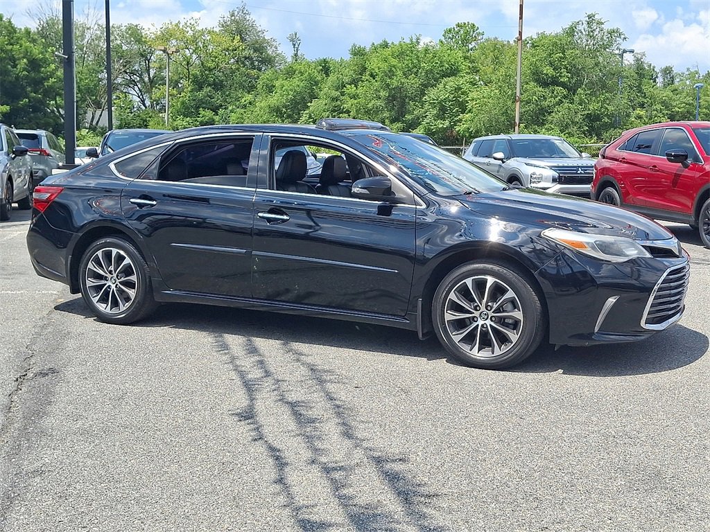 Used 2018 Toyota Avalon XLE Premium w/ All Weather Liner Package image 4