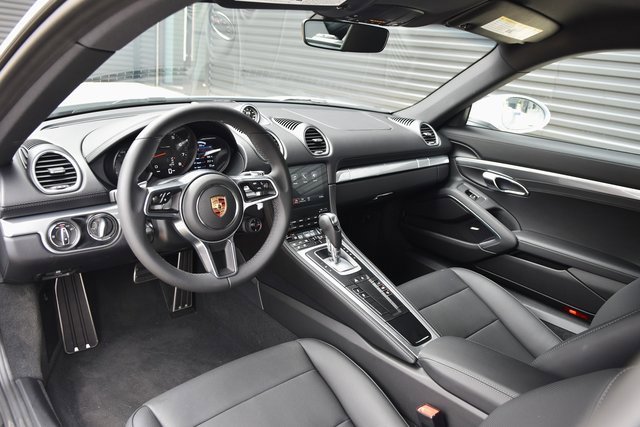 Certified 2025 Porsche 718 Cayman image 4