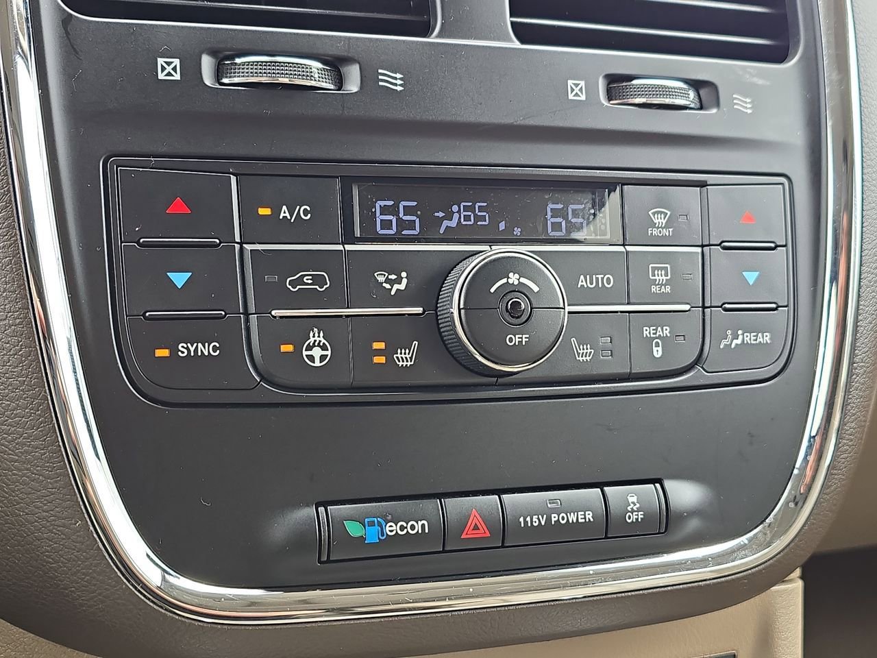Used 2014 Chrysler Town & Country Limited w/ Luxury Group FWD image 45
