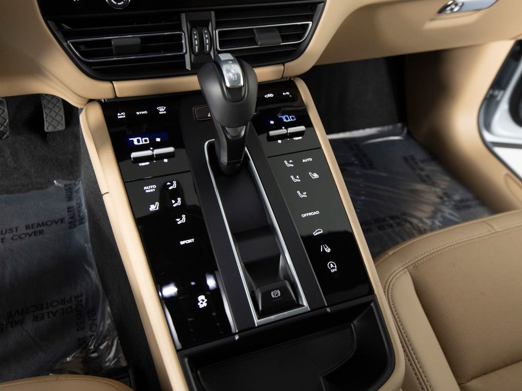 Certified 2025 Porsche Macan image 25