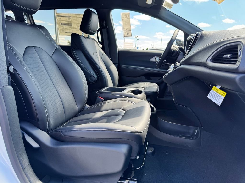 New 2026 Chrysler Pacifica Select image 10