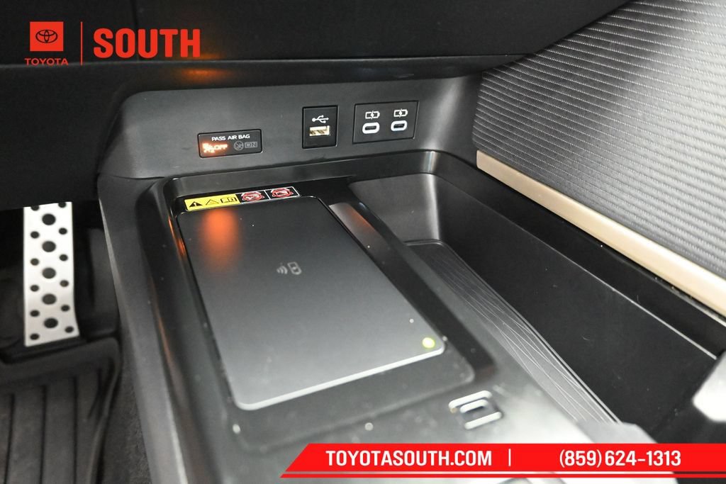 Used 2025 Toyota Camry SE w/ Convenience Package FWD image 20