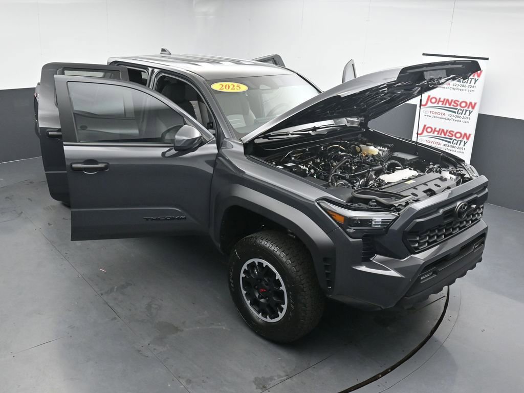 Used 2025 Toyota Tacoma TRD Off-Road AWD/4WD image 39