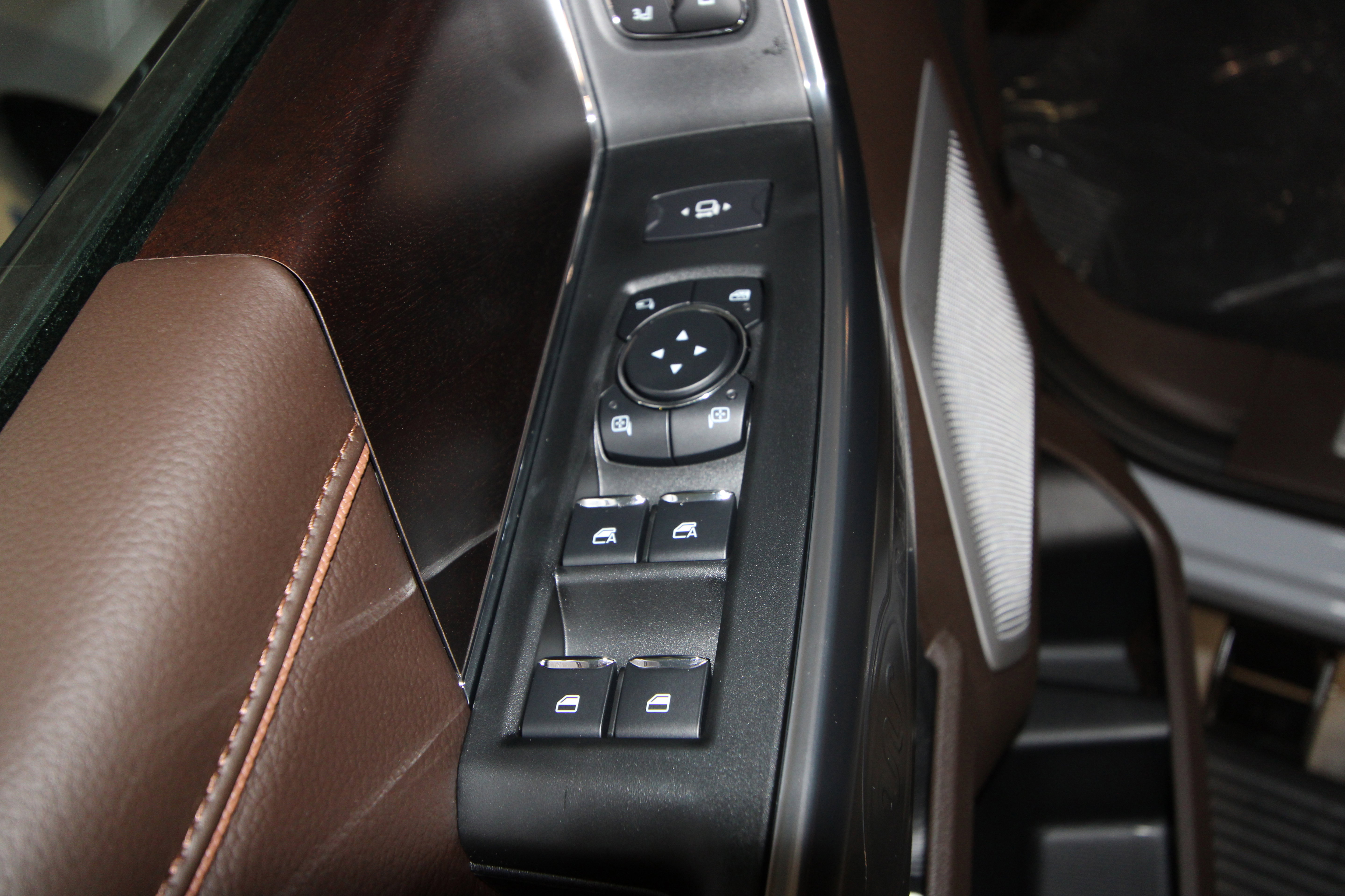 New 2025 Ford F350 King Ranch w/ Chrome Package image 5