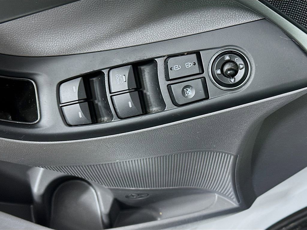 Used 2015 Hyundai Elantra SE image 21
