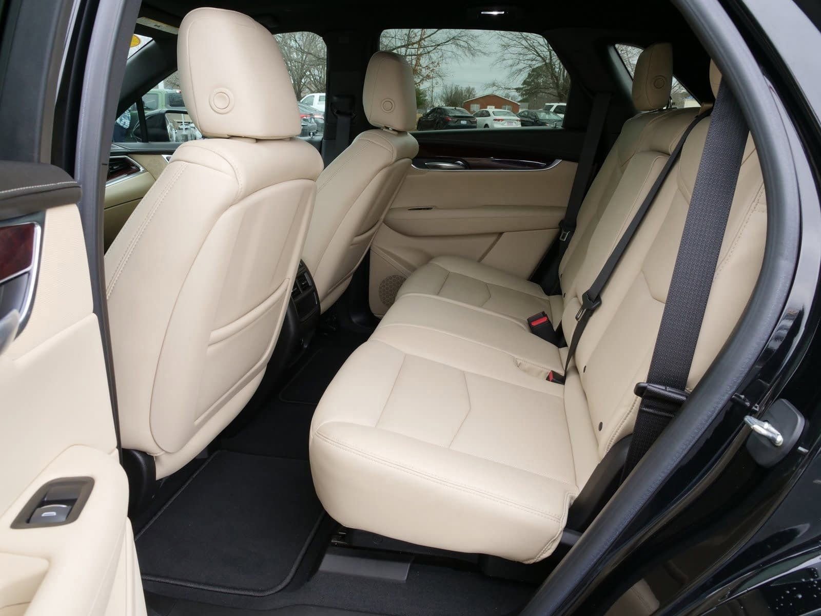 Used 2018 Cadillac XT5 Luxury w/ Driver Awareness Package image 15