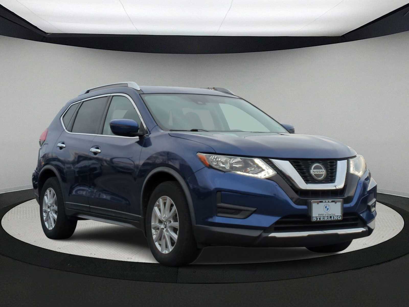 Used 2019 Nissan Rogue SV image 2