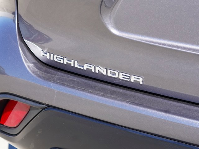 Used 2024 Toyota Highlander XLE AWD/4WD image 11