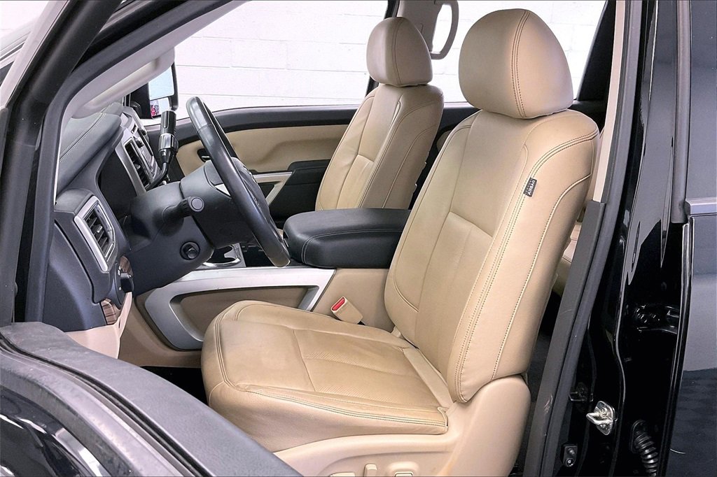 Used 2016 Nissan Titan SL image 16