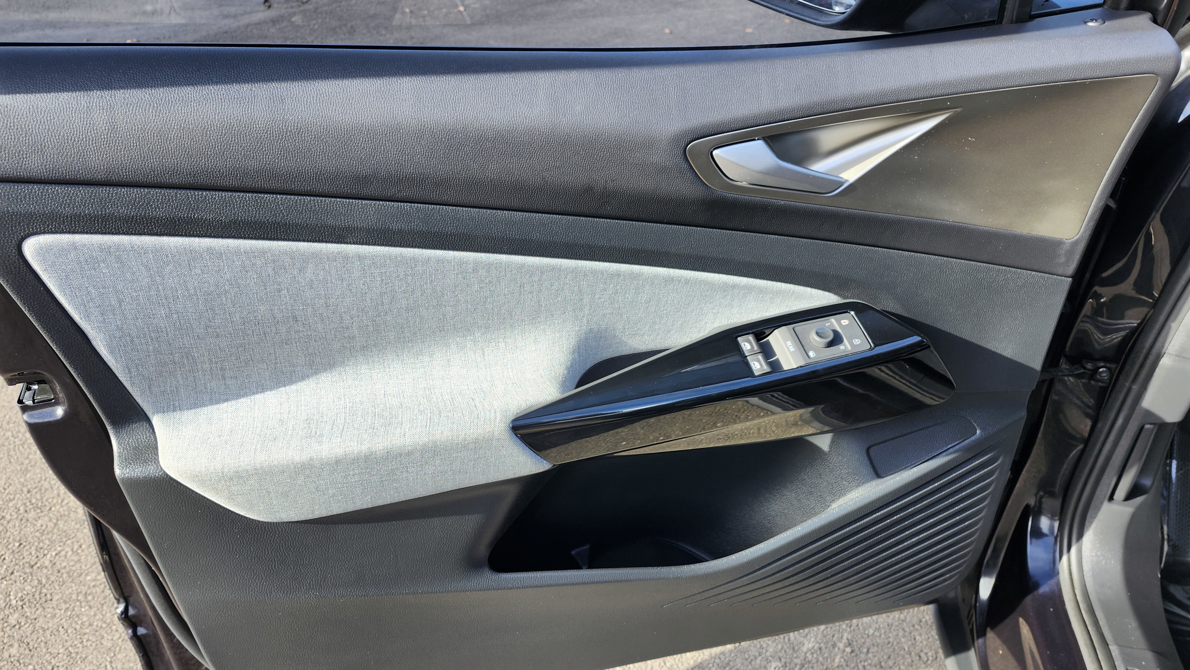 Used 2024 Volkswagen ID.4 2WD image 23