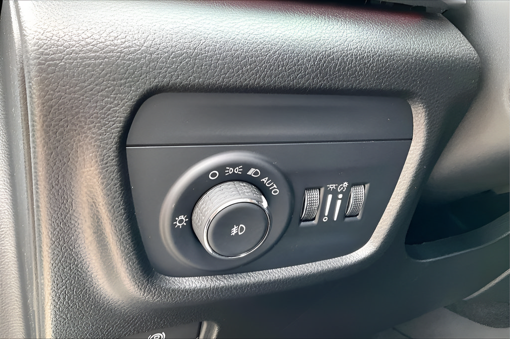 New 2025 Jeep Grand Cherokee L Overland w/ Advanced Protech Group III AWD/4WD image 14