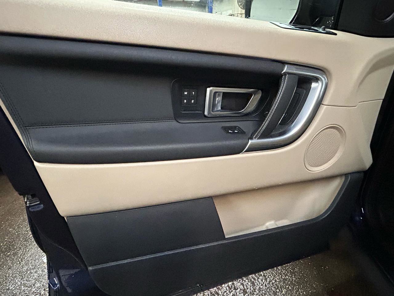 Used 2017 Land Rover Discovery Sport HSE image 16