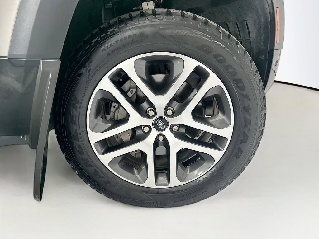 Certified 2022 Land Rover Defender 110 X-Dynamic HSE AWD/4WD image 31