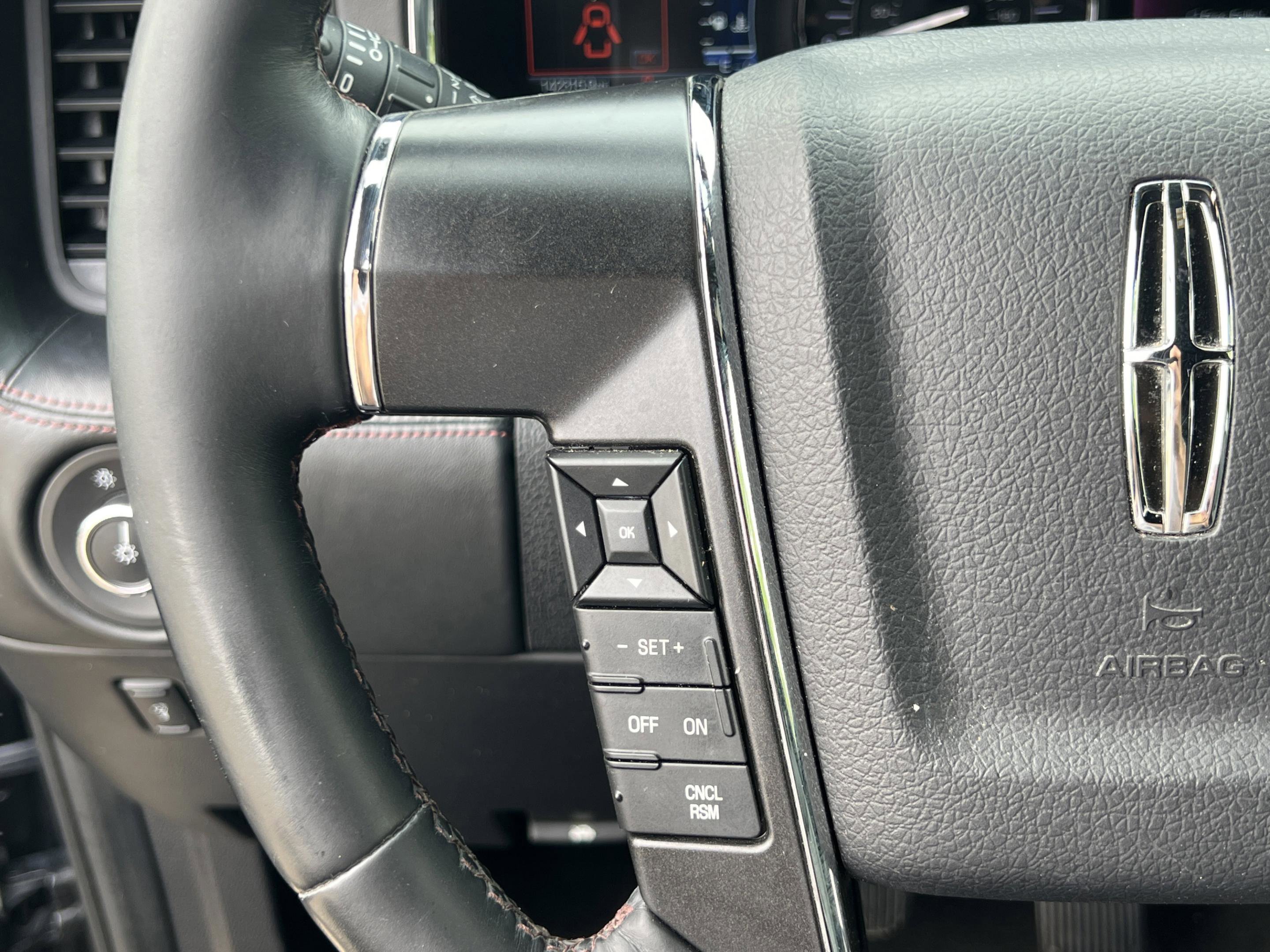 Used 2016 Lincoln Navigator Reserve image 17