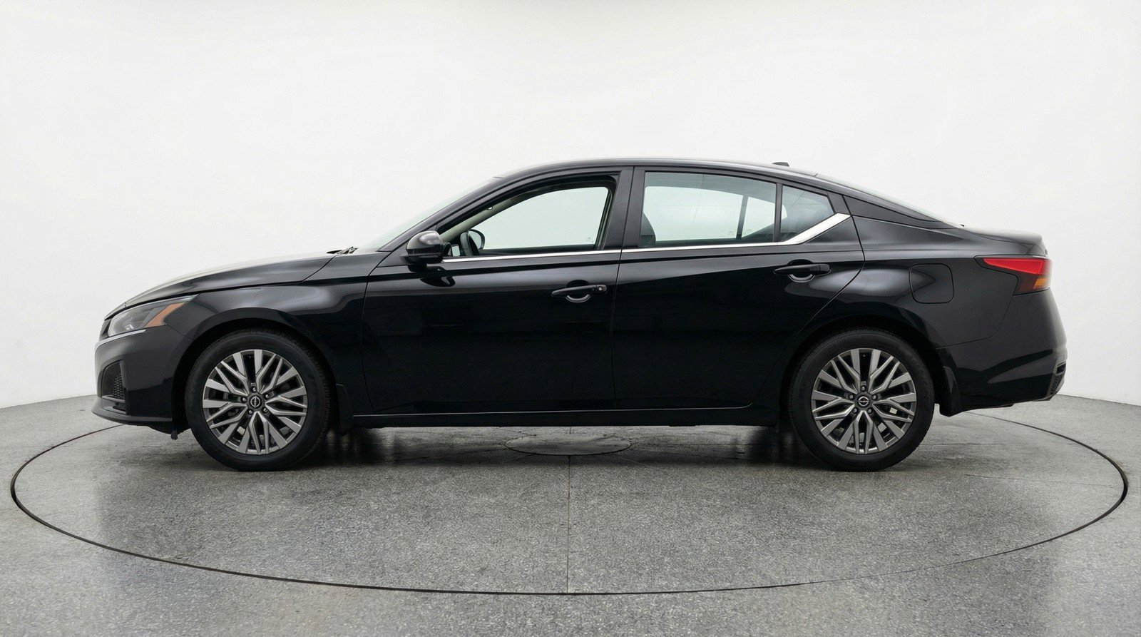 Used 2025 Nissan Altima 2.5 SV image 5