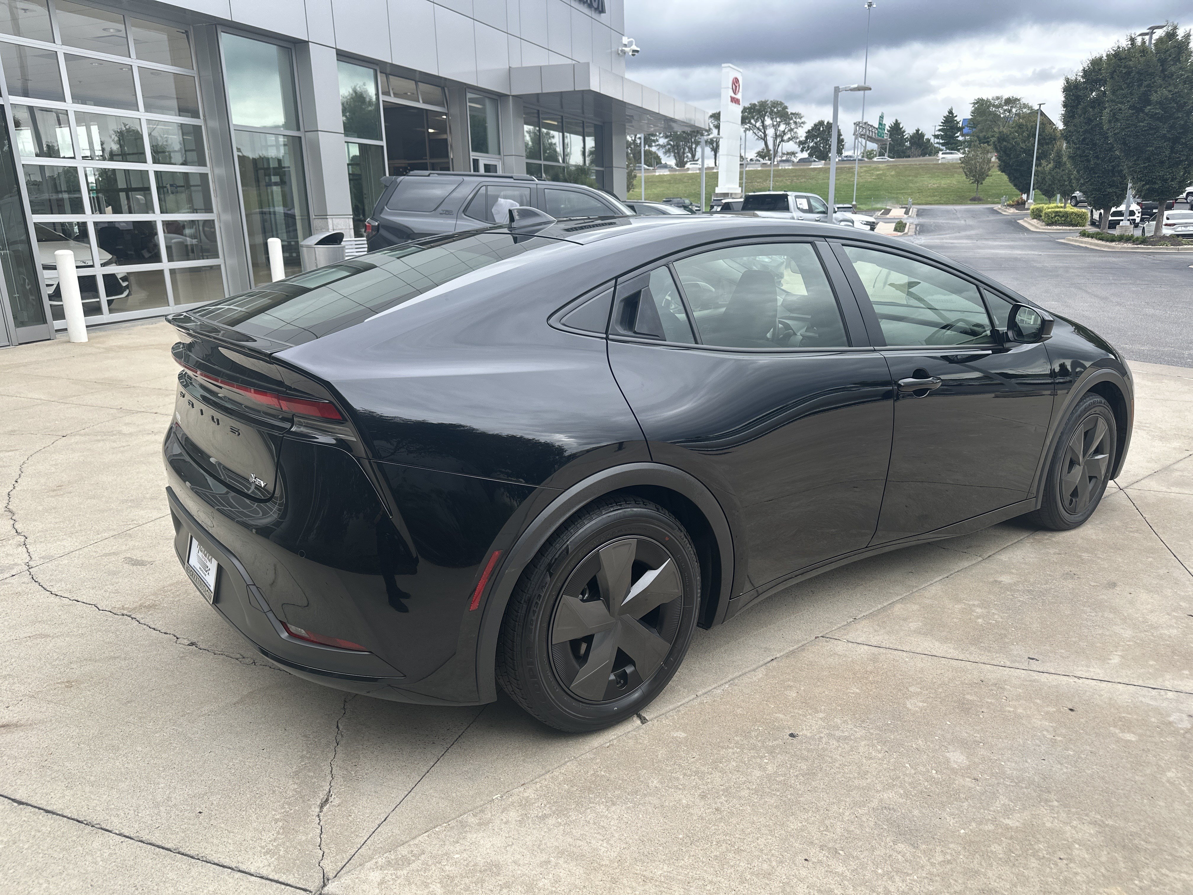 Used 2025 Toyota Prius LE FWD image 6