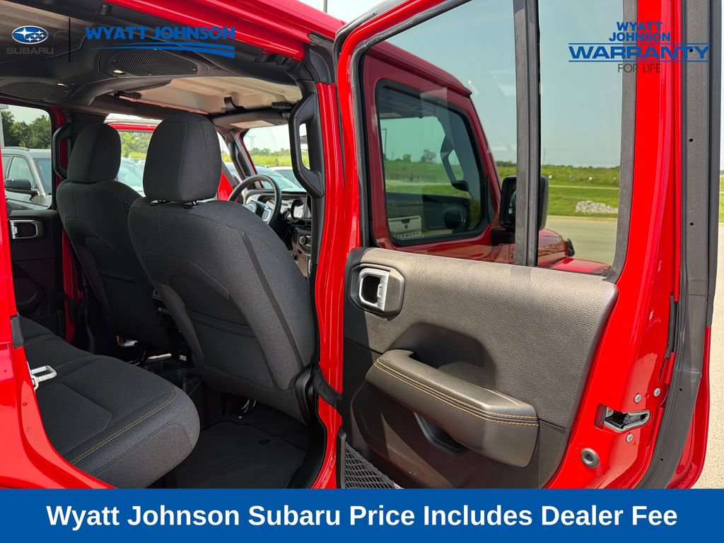 Used 2025 Jeep Wrangler Unlimited Sahara AWD/4WD image 35