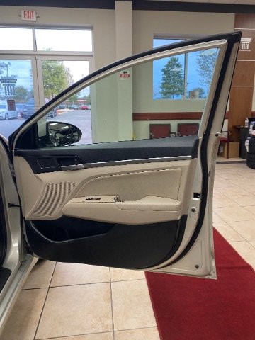 Used 2018 Hyundai Elantra Limited FWD image 11